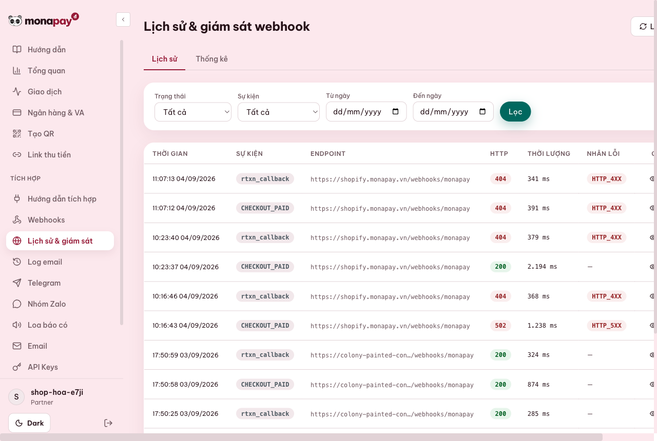 Dashboard MONA Pay hiển thị lịch sử webhook với mã HTTP, thời lượng và nhãn lỗi